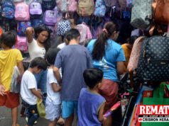 Last minute shoppers sa pasukan