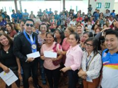 Lapid naghatid ng ayuda mula sa DSWD sa mga mangingisda sa Masinloc