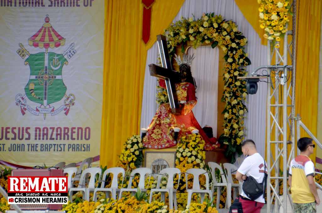 Imahe ng Jesus Nazareno dinala na sa Quirino Grandstand para sa Pahalik ...