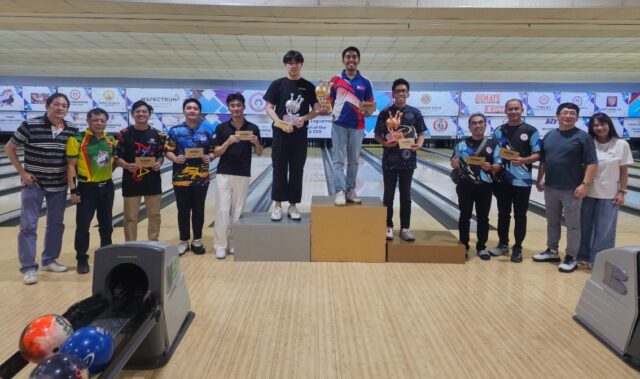 classified CLASSIFIED CHAMP- Pinarangalan nina (dulong kanan) MTBA President Benny Antiporda at Secretary Ma. Jesusa Antiporda ang mga nagwagi sa MTBA 57th Open Tenpin Bowling Championship Classified Masters Division sa pangunguna (nasa podium) nina champion Miguel Pardo, 1st runner Taylor Son at 3rd place Joseph Rivera. Nasa litrato rin sina (L-R) Raymond Kang, Johnny Lugay, Ted Pagkatipunan, Konny Son, Taylor Son, Ramces Guzman, at Joel Lasam.