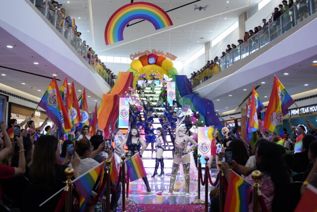 SMSR PRIDE PARADE Sea of RAINBOWS