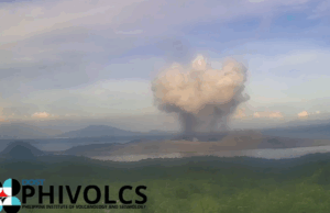 Taal nagbuga ng plume
