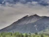 Phivolcs: Lumayo sa danger zones habang aktibo ang Mayon, Kanlaon