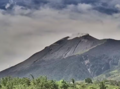 Phivolcs: Lumayo sa danger zones habang aktibo ang Mayon, Kanlaon
