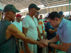 Villar, naghatid ng tulong sa jeepney drivers at mangingisda sa Pampanga