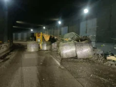 Trak na may kargang basura, tumaob sa Kyusi