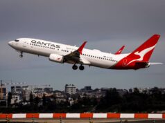 Qantas flight nilihis dahil sa pasaherong nangagat ng crew