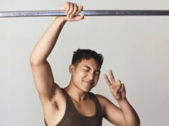 Darren, may pa-kilikili sa photo shoot!