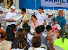 First Lady, Isko namahagi ng bigas sa mga residente ng Maynila