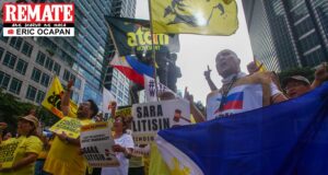 Kilos protesta ng grupong ATOM sa Ninoy Aquino Monument sa Makati