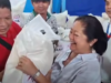 Unang Ginang Liza, namahagi ng bigas sa ilang pamilya sa Tondo