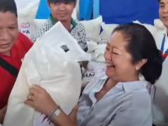 Unang Ginang Liza, namahagi ng bigas sa ilang pamilya sa Tondo