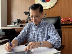 Payroll checks ng mga empleyado ng Senado, nilagdaan ni Sen. Gatchalian