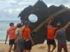 Pinaghihinalaang rocket debris, narekober sa baybayin ng Palawan
