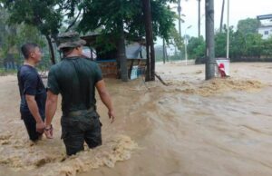 Landslide, baha nanalasa sa Puerto Galera; lalaki nasagip sa guho