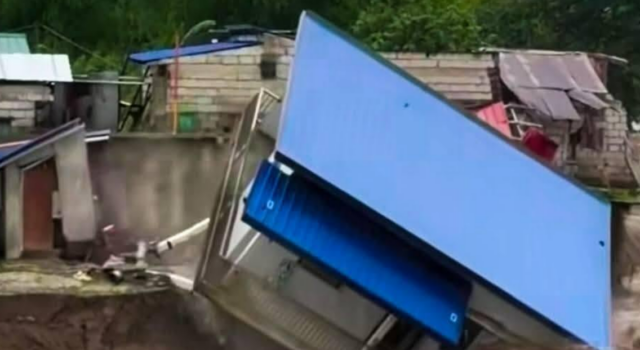 4 bahay tinangay ng nasirang dike sa Pampanga