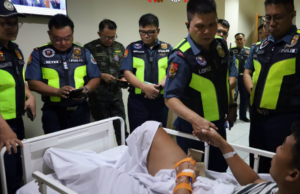 Pulis na nasaktan sa pagbabantay sa BARMM polls pinarangalan ng PNP
