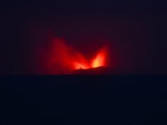 Airport sa Indonesia, isinara dahil sa abo mula sa Bulkang Anak Krakatoa