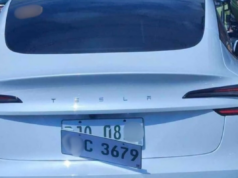 Tesla owner, driver pinatawag ng LTO sa ‘pekeng plaka’