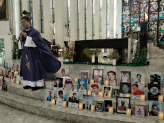 Pamilya ng drug war victims nag-alay ng misa para sa Undas