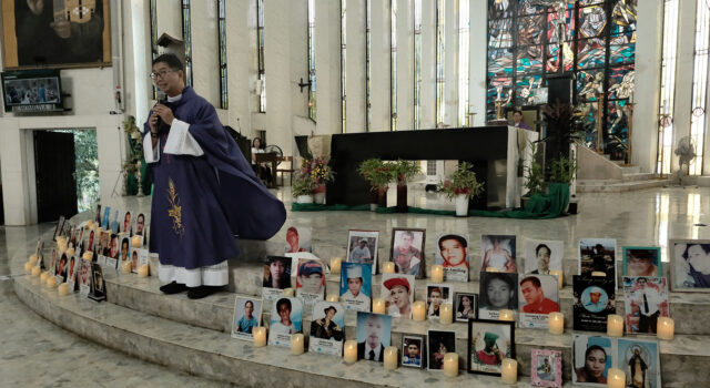 Pamilya ng drug war victims nag-alay ng misa para sa Undas